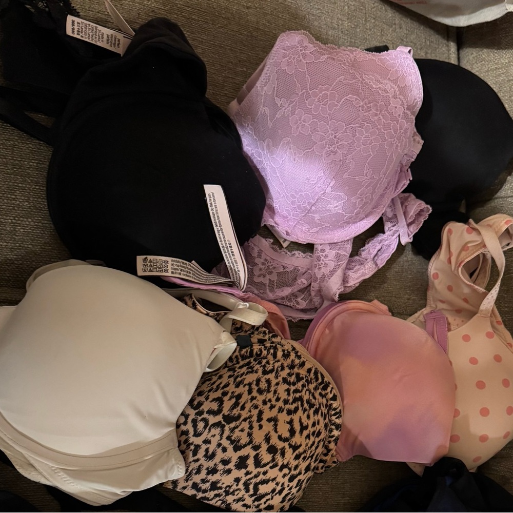 Victoria Secret Bras 36B (7 available)